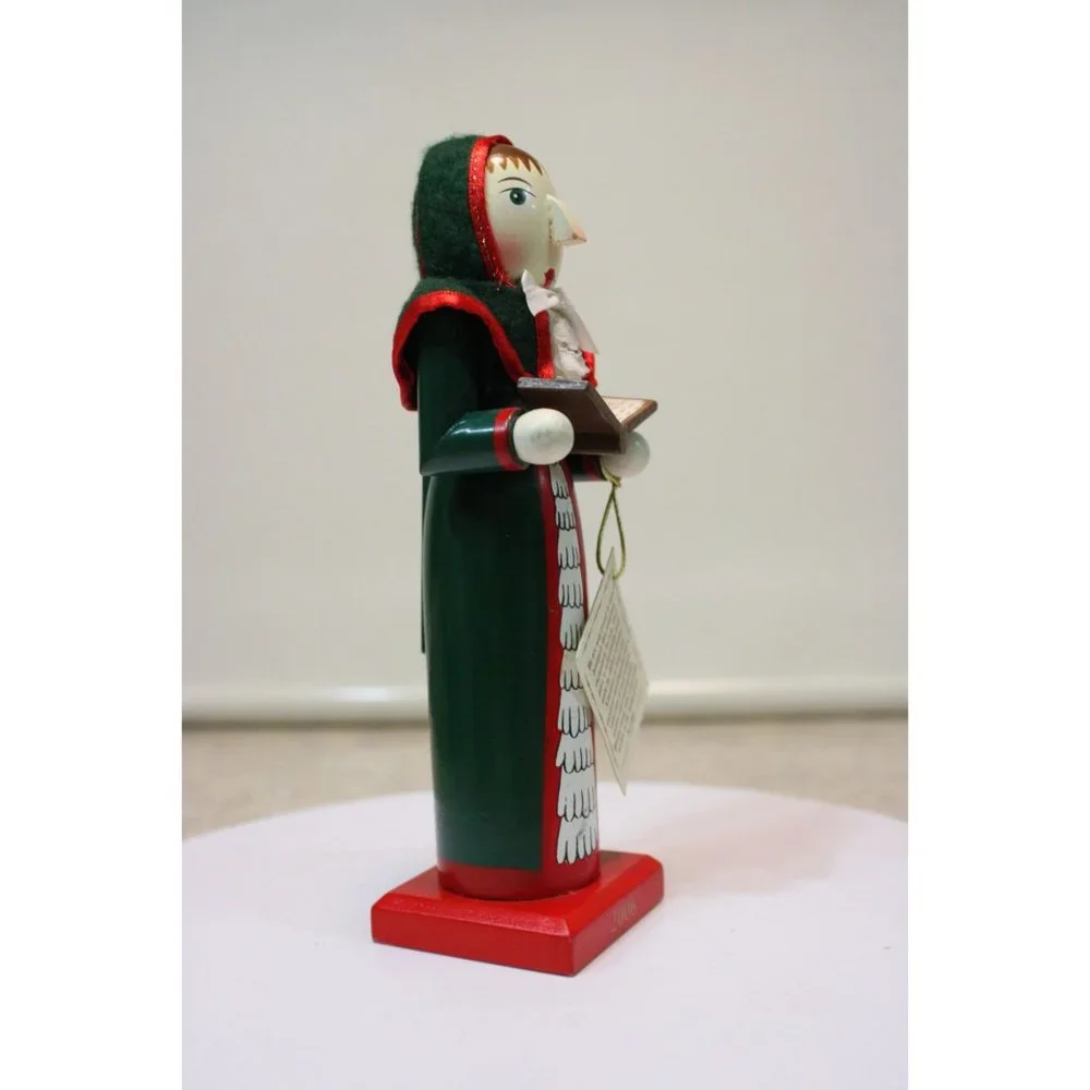 Nutcracker - Victorian Woman Caroler 8